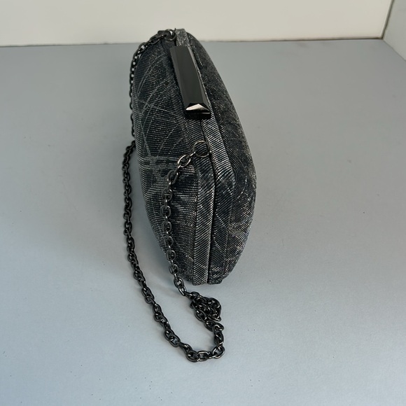 Sondra Roberts Hard Case Convertible Clutch
Black/silver Metallic - Picture 3 of 6